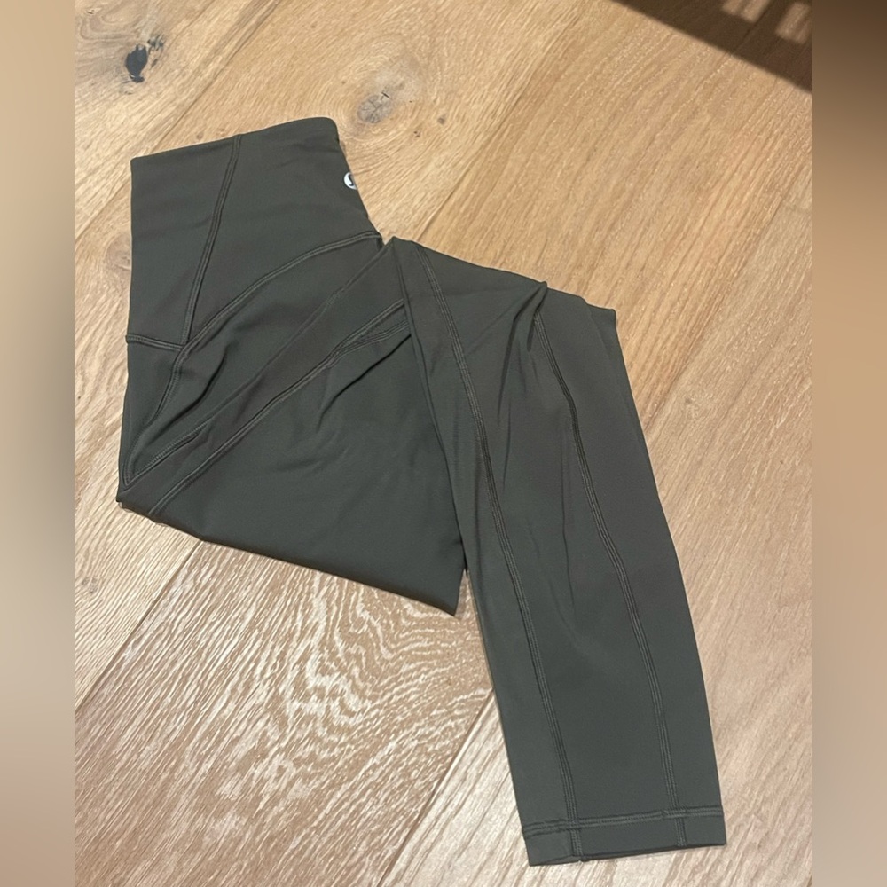 barely worn lululemon train times size 4